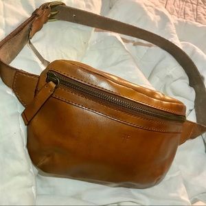 🚨TREND ALERT: 100% genuine leather FRYE hip pack.